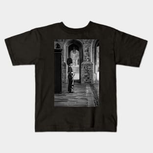 Standing Guard, Windsor Castle - BW Kids T-Shirt